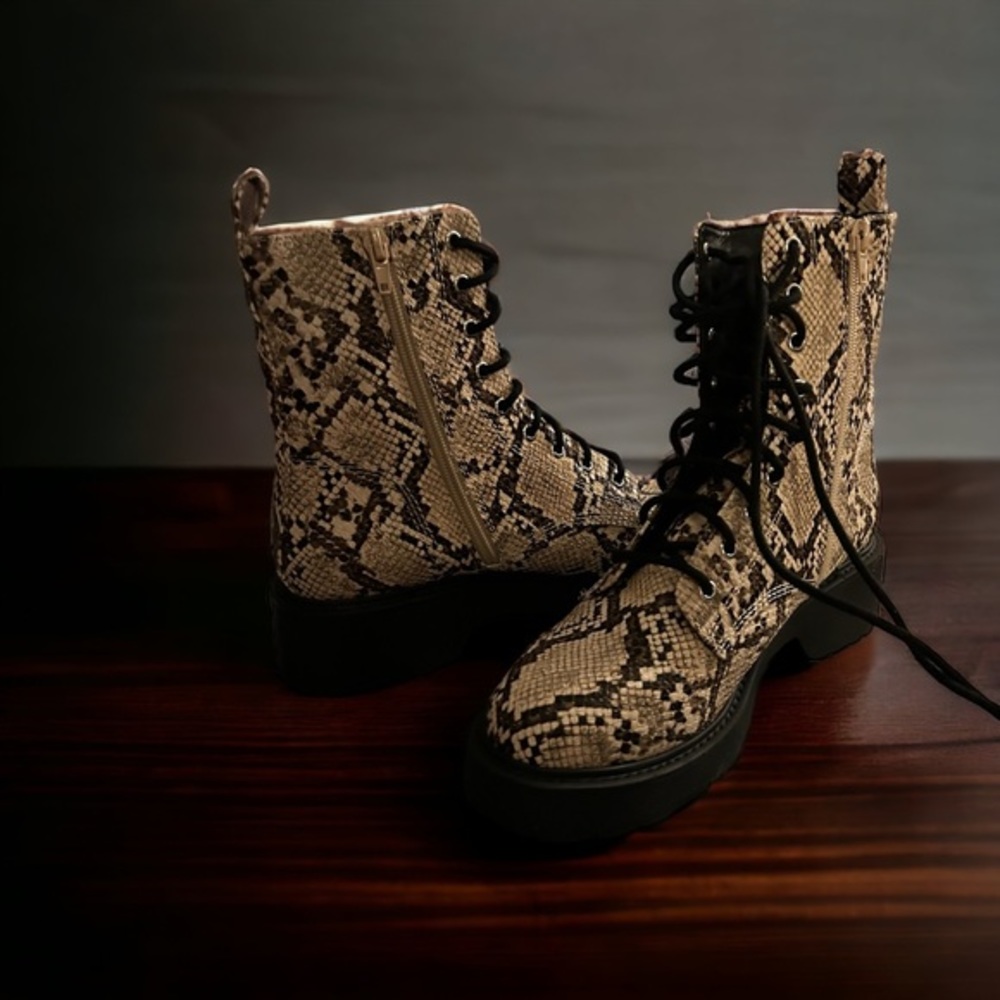 Steve Madden Tornado Snakeskin Combat Boots Size 9